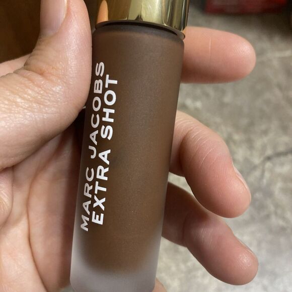 Marc Jacobs Cafe Extra Shot Caffeine Concealer & Foundation Deep 490 - Picture 2 of 4